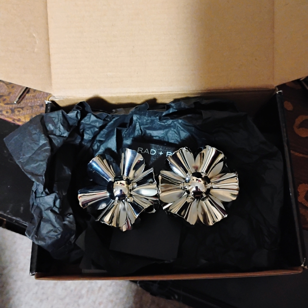 NIB Rad + Rae Poppy Earrings - Picture 2 of 6